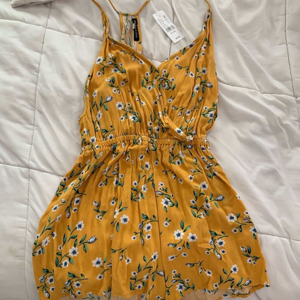 yellow floral romper - Kendall and Kylie